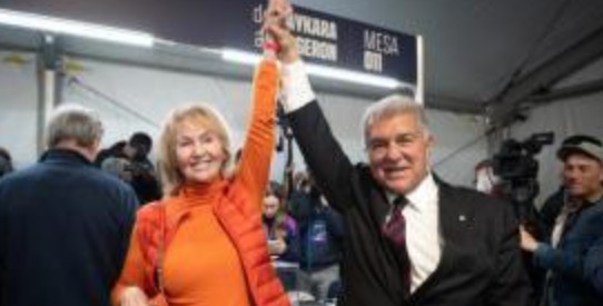 选举日热情高涨,拉波尔塔感慨民众支持;亚马尔真挚表态,他深感喜爱。 体育新闻 选举日热情高涨,拉波尔塔感慨民众支持;亚马尔真挚表态,他深感喜爱。 体育新闻