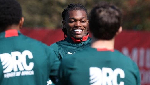  莱奥领跑射手榜；米兰却在无他时进攻更流畅。 体育新闻