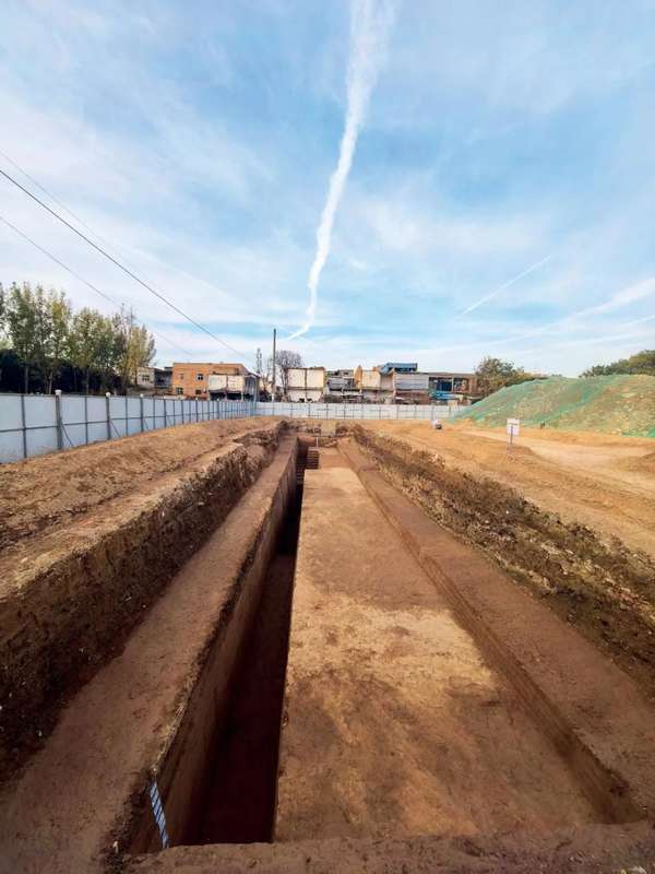  秦宫阿房宫真相浮现；未完工工程隐含王朝命运；考古新发现带来历史反思。 文化旅游