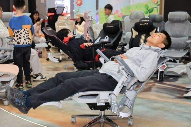  全国多城联动冲击世界纪录；黑白调助力京东首届智能睡眠节圆满启幕。 家电市场