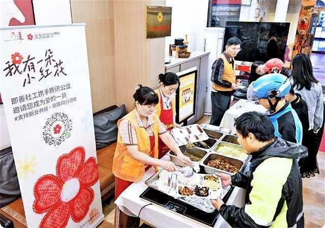 社区服务能不能更接地气？聊聊重庆“专业社工+志愿服务”的实操经验