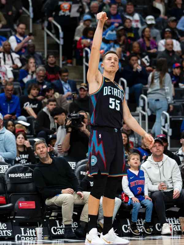  从连败深渊到东部巅峰：底特律篮球的涅槃重生之路 体育新闻