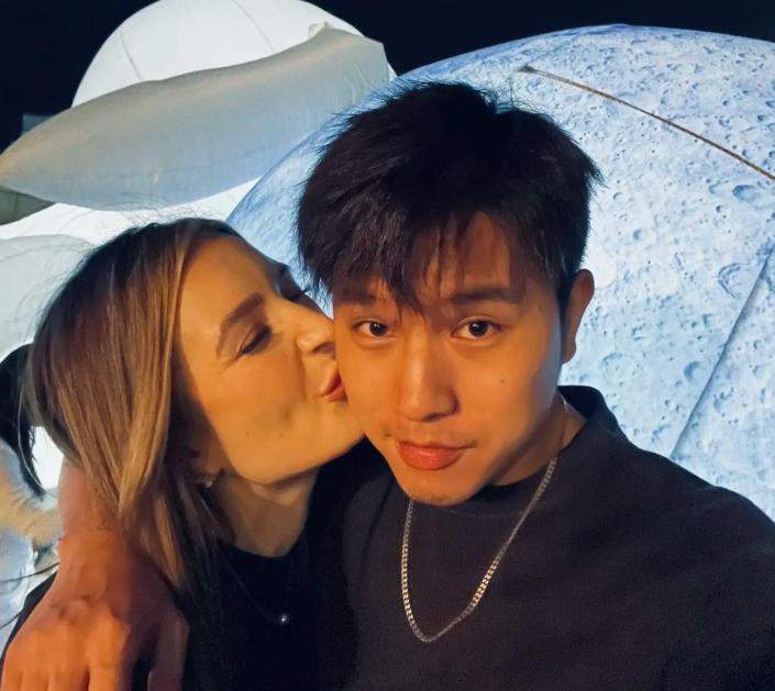  【跨国网恋技术复盘】一位钢琴教师如何用8000公里距离验证真心：这套方法论改变了我的婚姻认知 情感心理